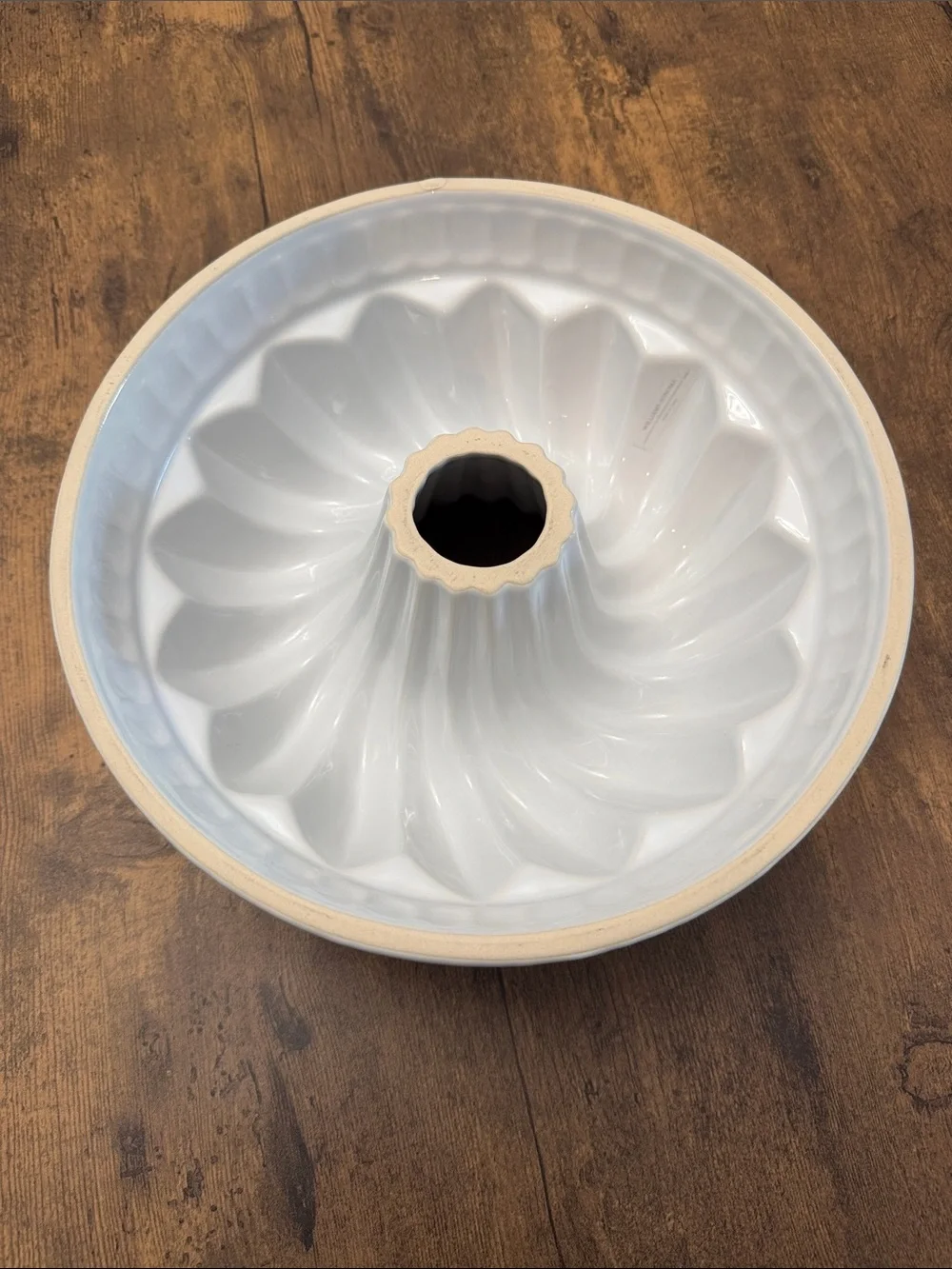 Williams Sonoma Vintage Retired White Glazed Stonewear Swirl Bundt Cake Pan NEW!